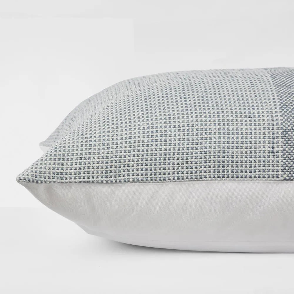Highland 40 x 60 Blue/White cushion